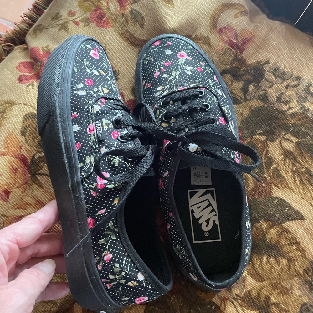 Vans black floral womens size 6.5 Never worn
